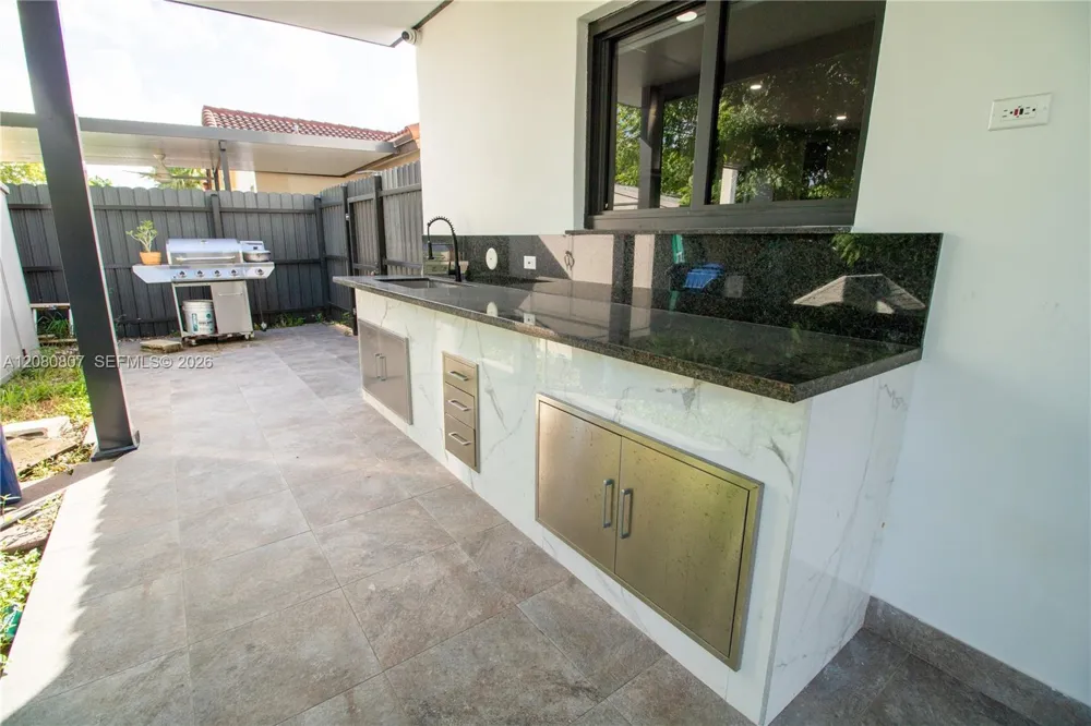 6332 SW 151st Pl Miami, FL 33193