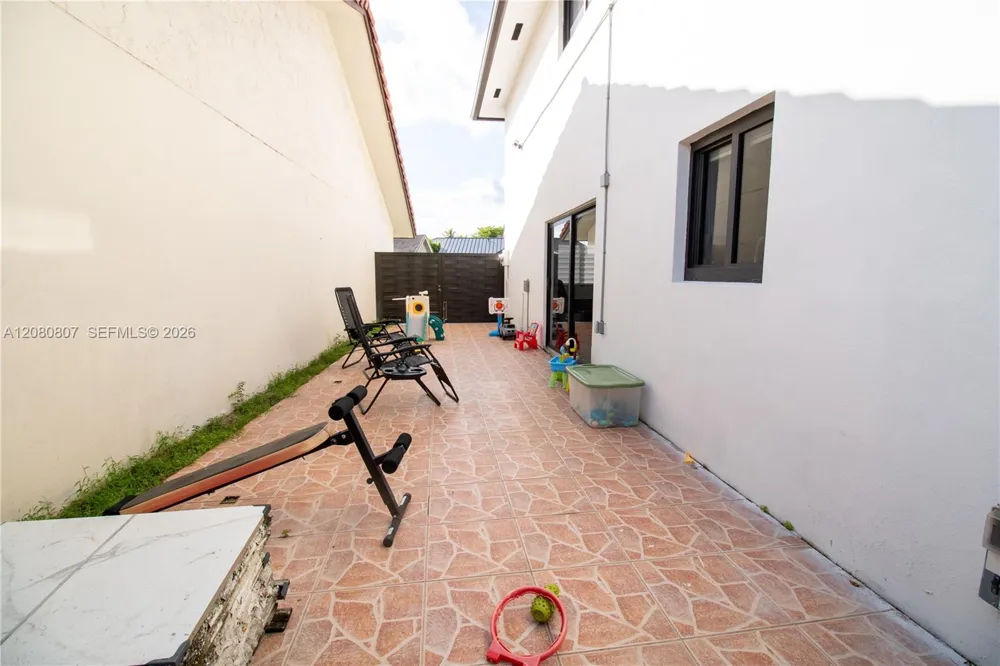 6332 SW 151st Pl Miami, FL 33193