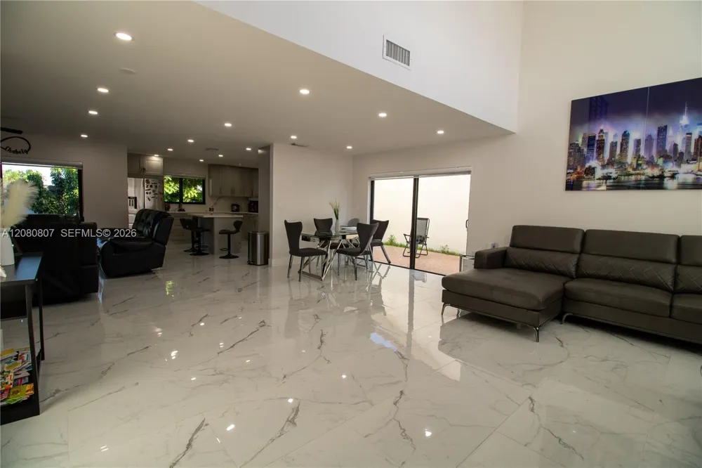 6332 SW 151st Pl Miami, FL 33193