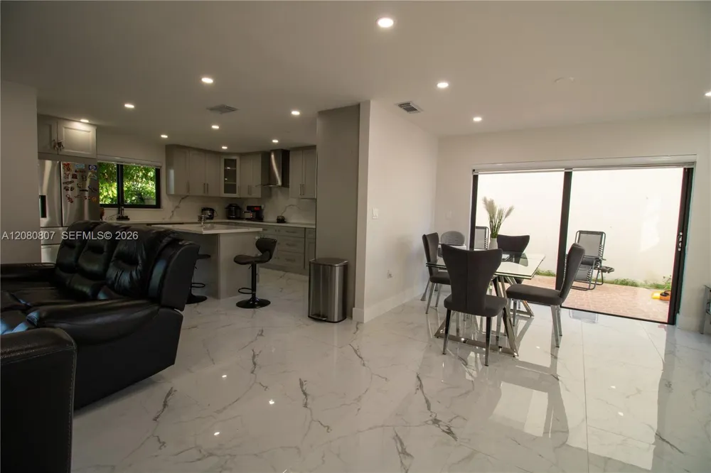 6332 SW 151st Pl Miami, FL 33193