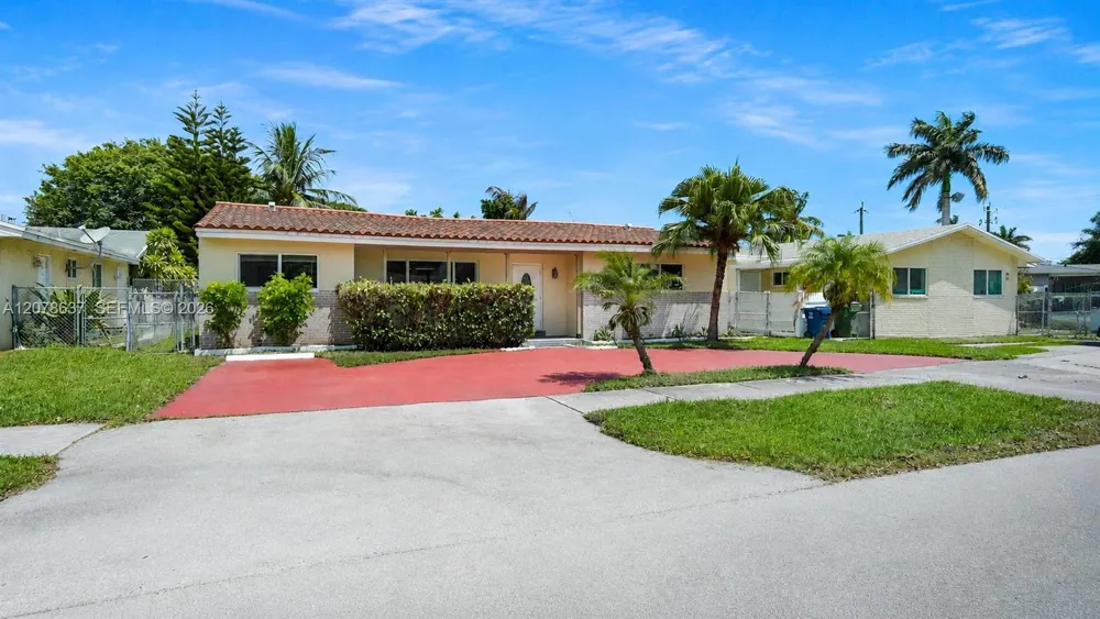 903 NE 2nd St Hallandale Beach, FL 33009