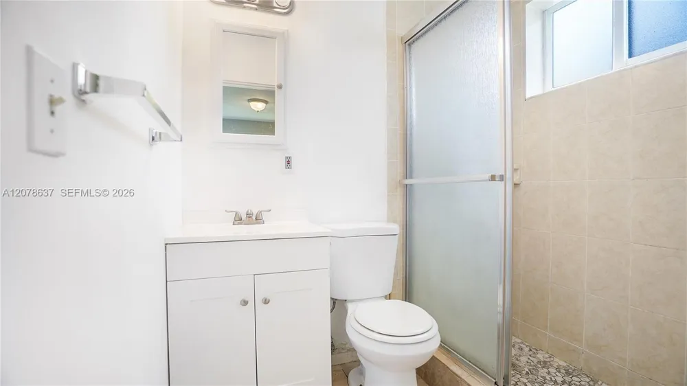 903 NE 2nd St Hallandale Beach, FL 33009
