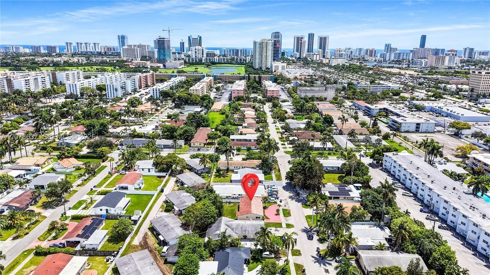 903 NE 2nd St Hallandale Beach, FL 33009
