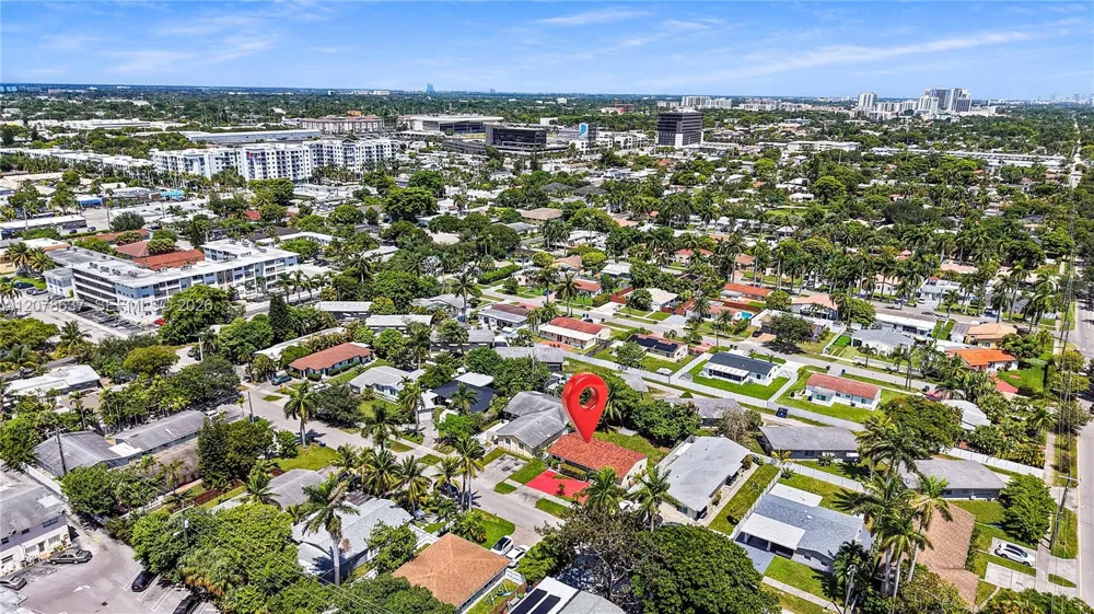 903 NE 2nd St Hallandale Beach, FL 33009