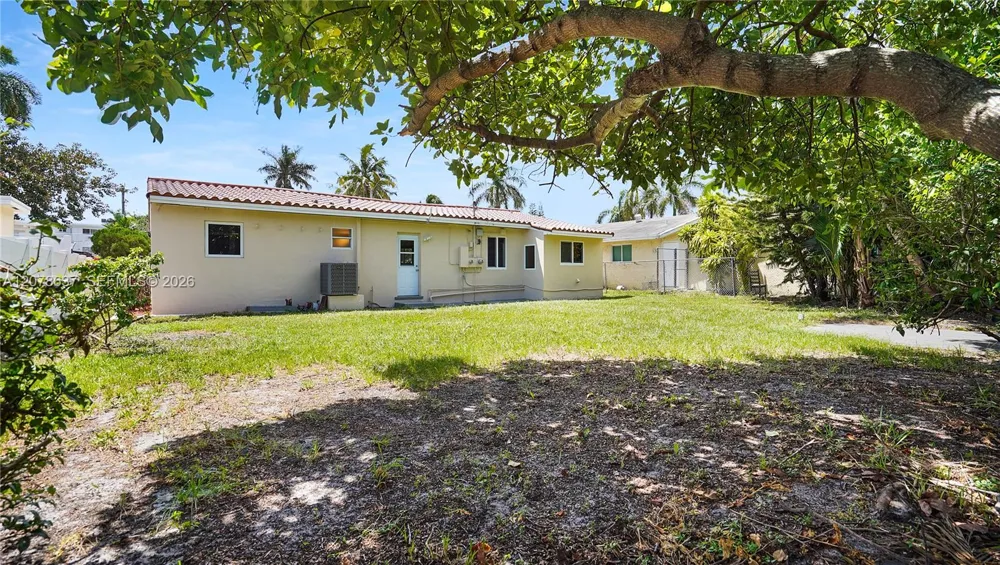 903 NE 2nd St Hallandale Beach, FL 33009
