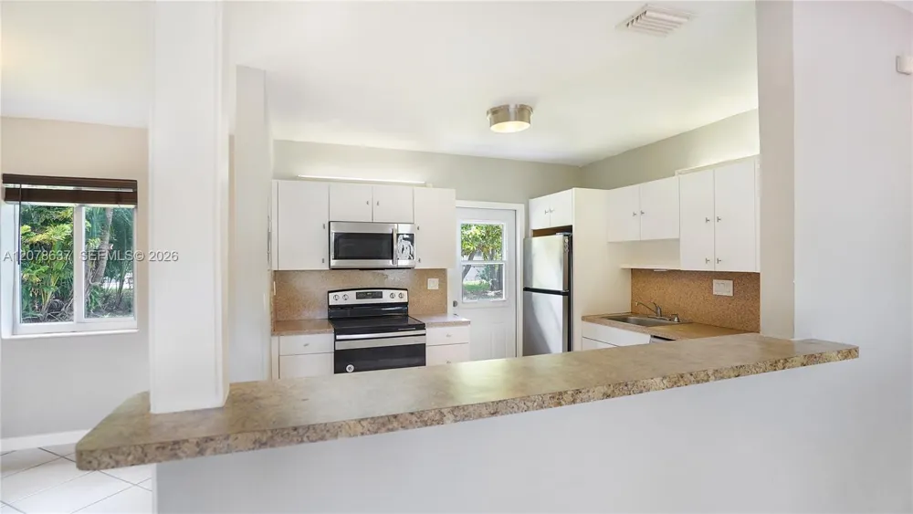 903 NE 2nd St Hallandale Beach, FL 33009