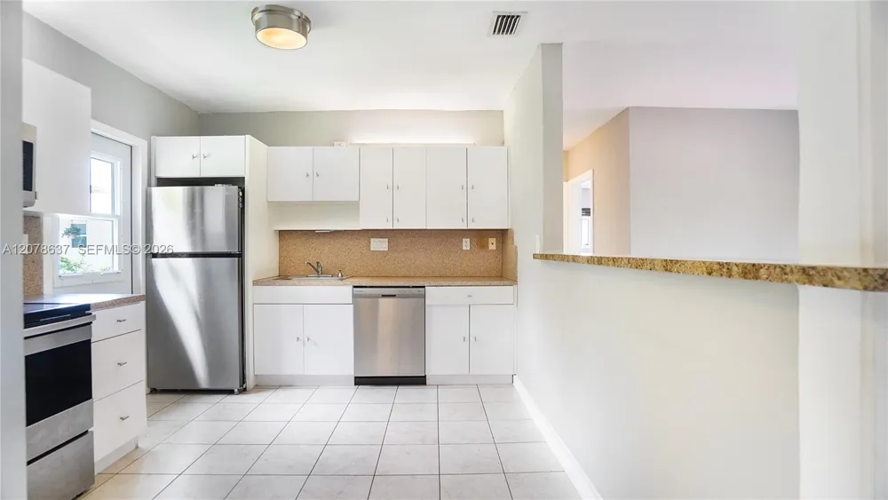 903 NE 2nd St Hallandale Beach, FL 33009