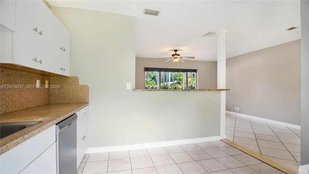 903 NE 2nd St Hallandale Beach, FL 33009