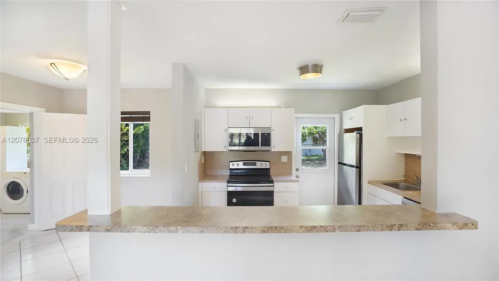 903 NE 2nd St Hallandale Beach, FL 33009