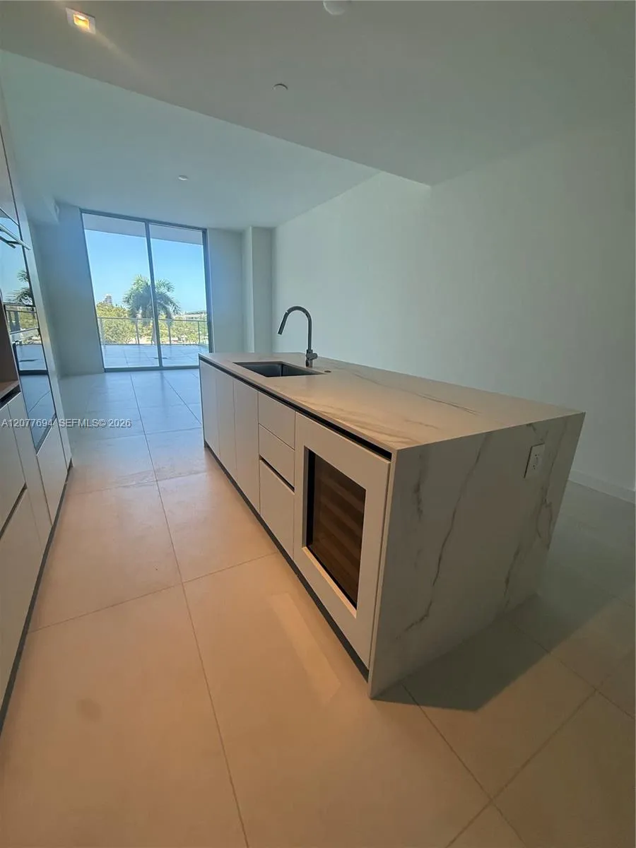1400 Biscayne Blvd #209 Miami, FL 33132