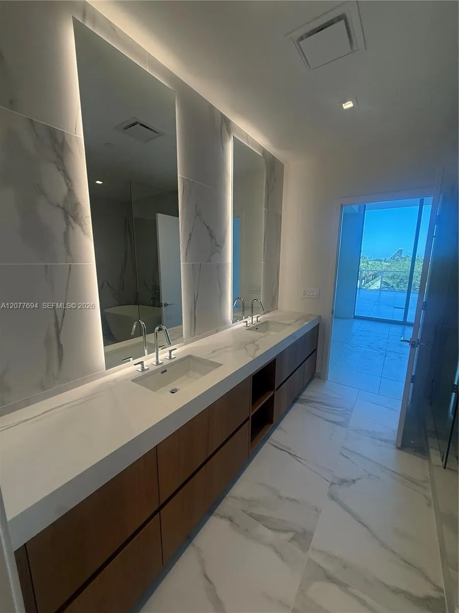 1400 Biscayne Blvd #209 Miami, FL 33132