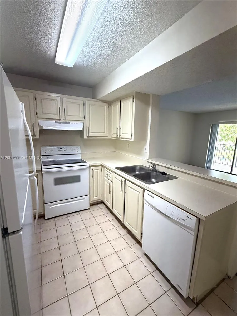 351 Palm Way #303 Pembroke Pines, FL 33025