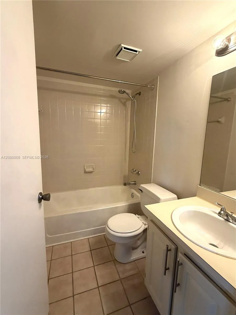 351 Palm Way #303 Pembroke Pines, FL 33025