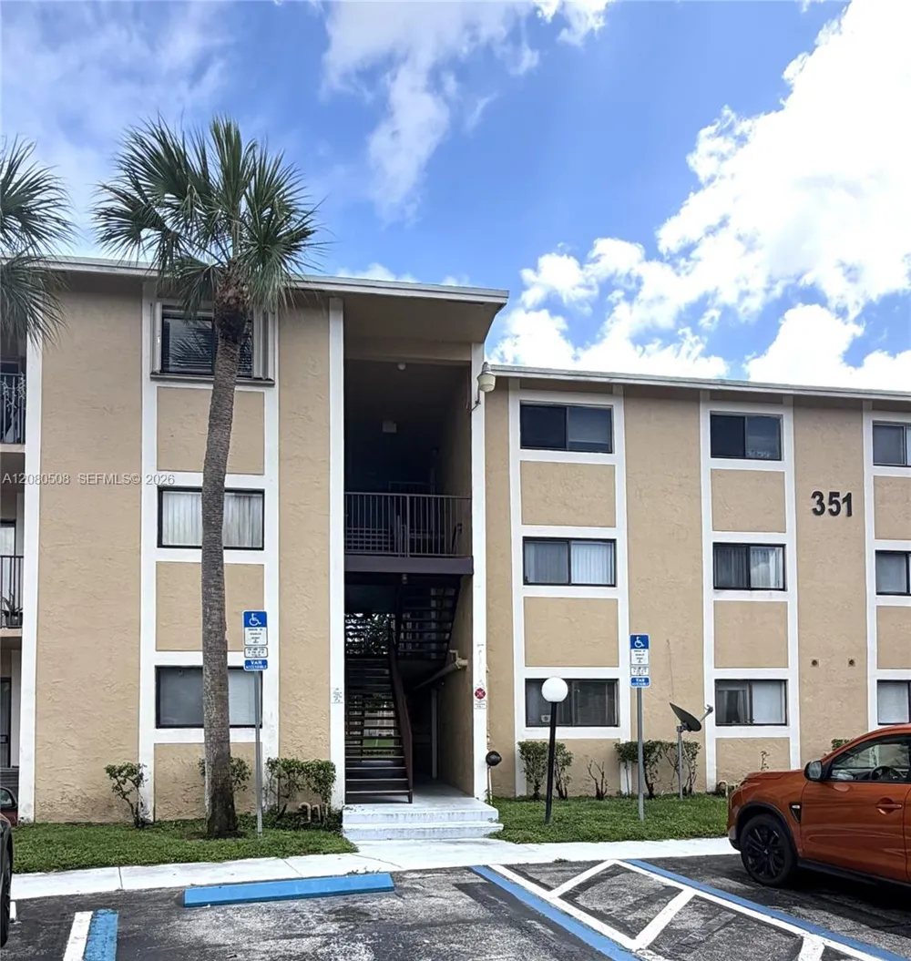 351 Palm Way #303 Pembroke Pines, FL 33025