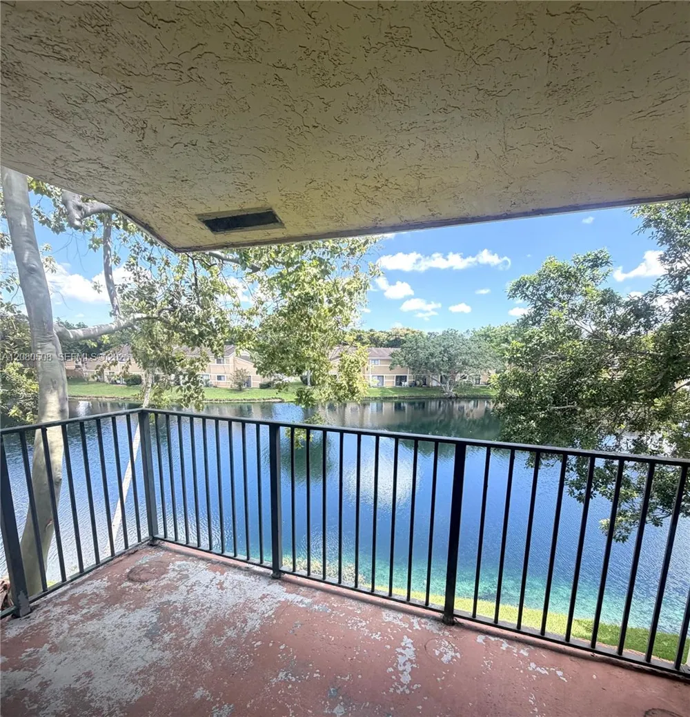351 Palm Way #303 Pembroke Pines, FL 33025