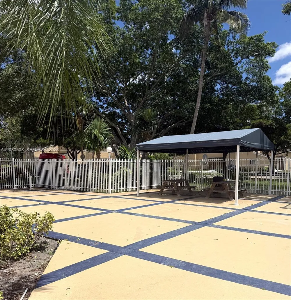351 Palm Way #303 Pembroke Pines, FL 33025