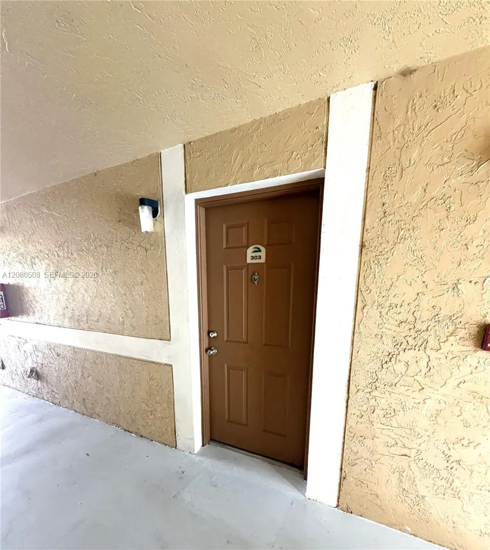 351 Palm Way #303 Pembroke Pines, FL 33025