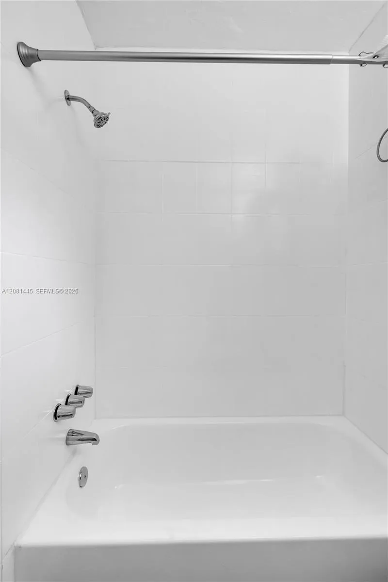 925 SW 15th Ave #. Miami, FL 33135