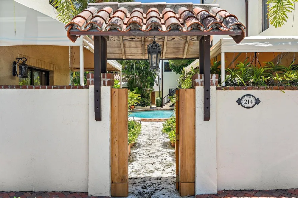 214 Chilean Avenue Palm Beach, FL 33480