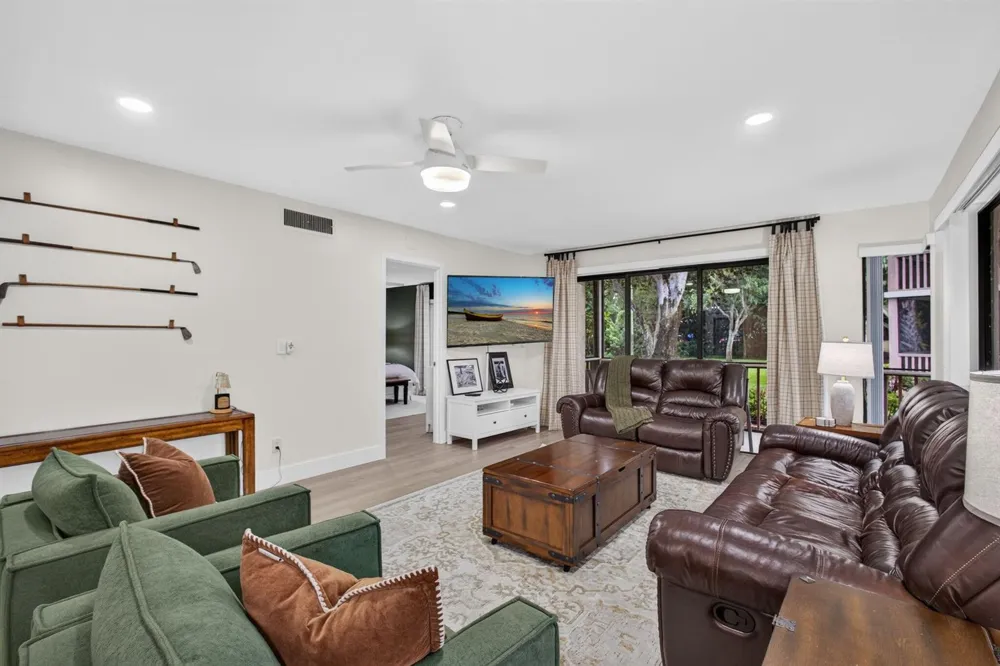 124 BRACKENWOOD ROAD #124 Palm Beach Gardens, FL 33418