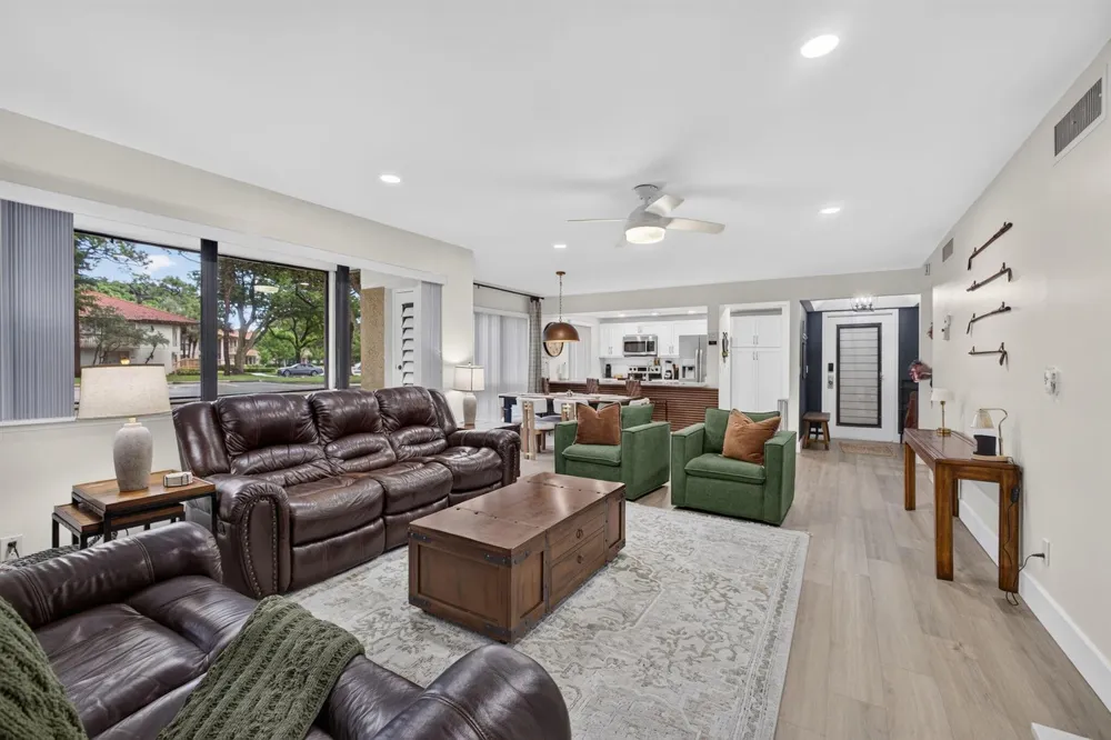 124 BRACKENWOOD ROAD #124 Palm Beach Gardens, FL 33418