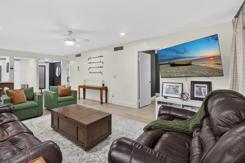 124 BRACKENWOOD ROAD #124 Palm Beach Gardens, FL 33418