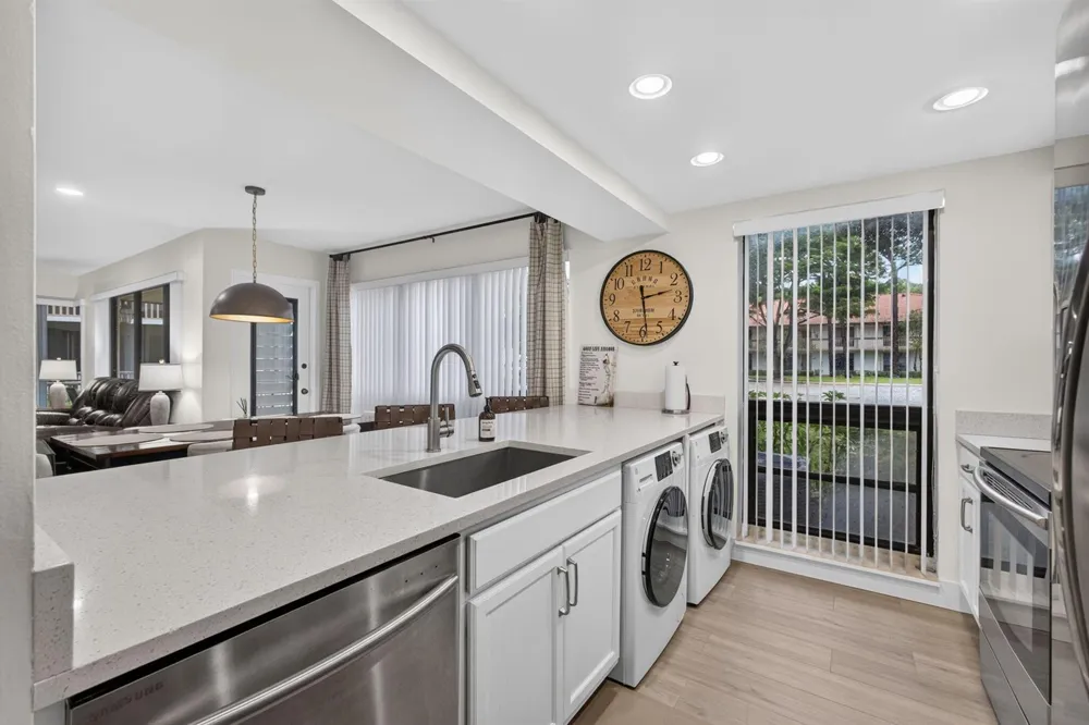 124 BRACKENWOOD ROAD #124 Palm Beach Gardens, FL 33418