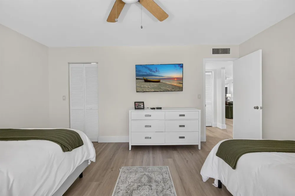 124 BRACKENWOOD ROAD #124 Palm Beach Gardens, FL 33418