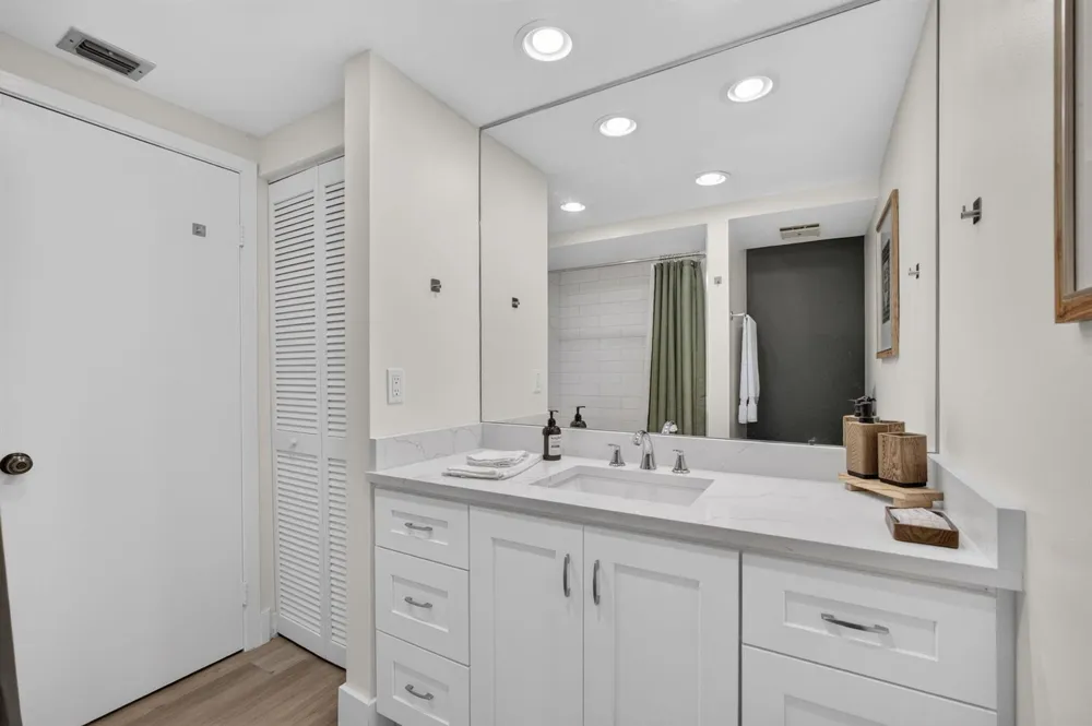 124 BRACKENWOOD ROAD #124 Palm Beach Gardens, FL 33418