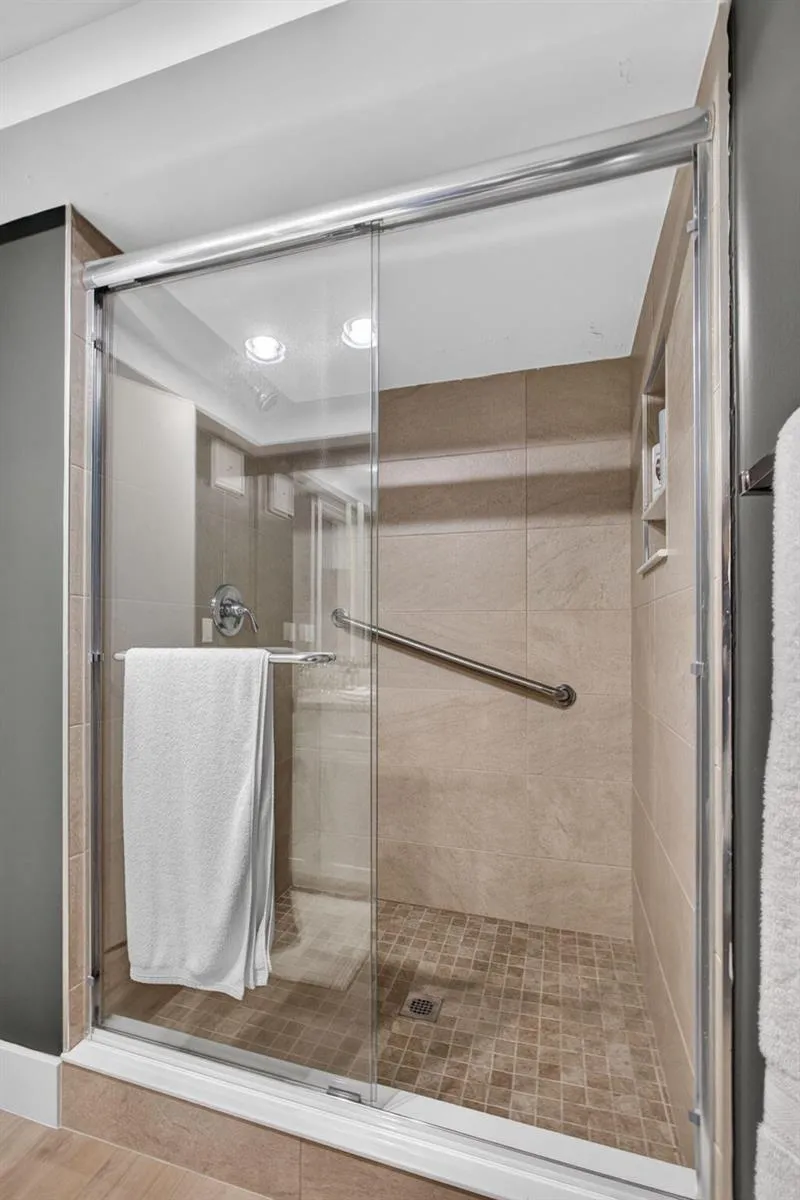 124 BRACKENWOOD ROAD #124 Palm Beach Gardens, FL 33418
