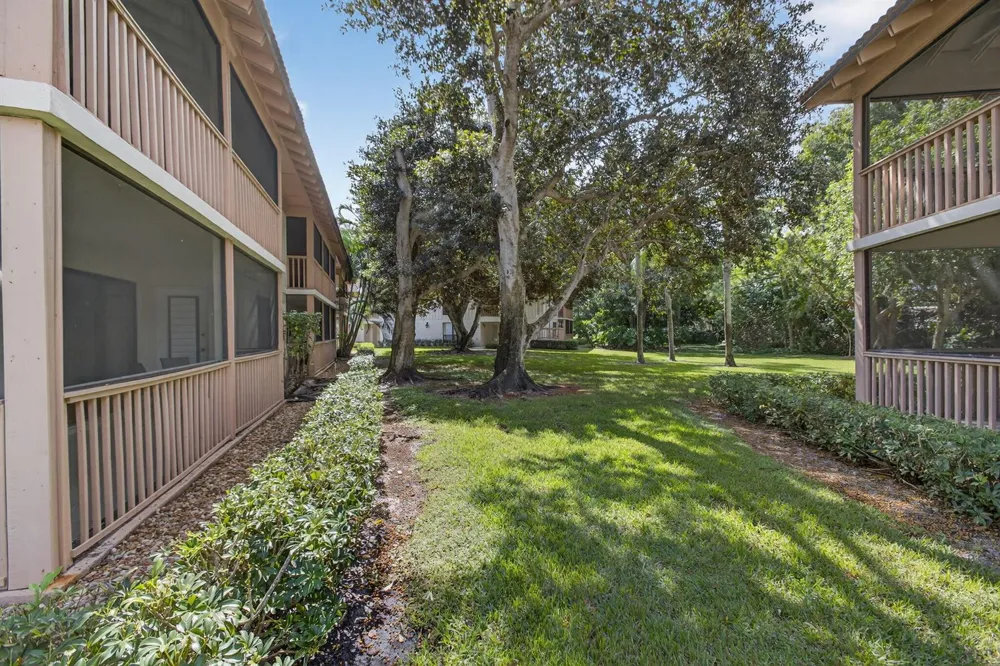 124 BRACKENWOOD ROAD #124 Palm Beach Gardens, FL 33418