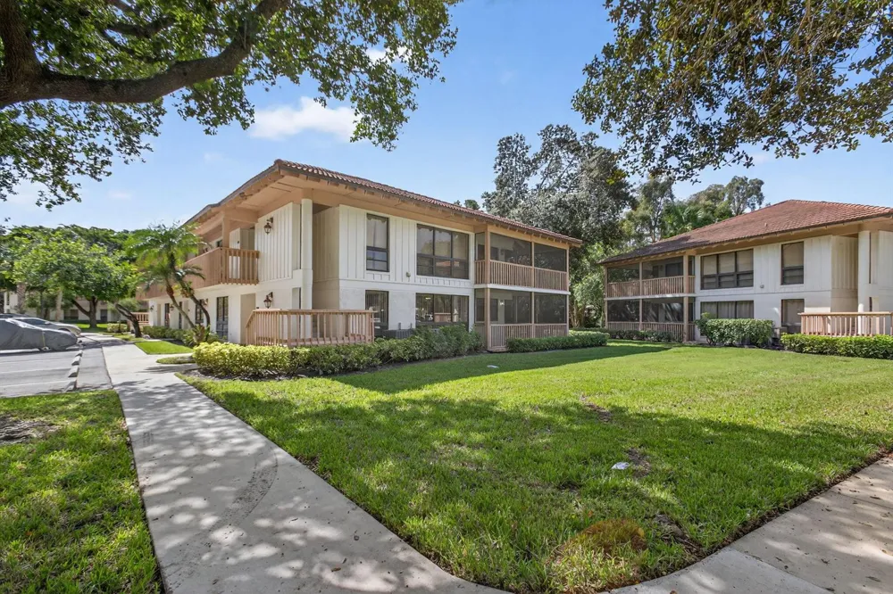 124 BRACKENWOOD ROAD #124 Palm Beach Gardens, FL 33418