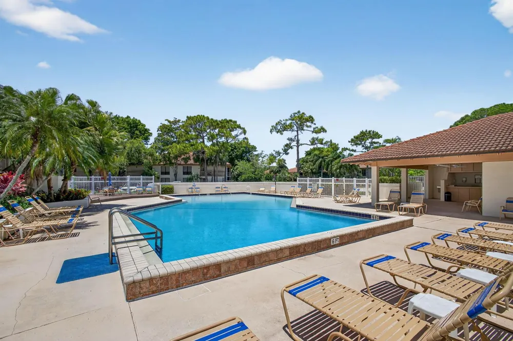 124 BRACKENWOOD ROAD #124 Palm Beach Gardens, FL 33418