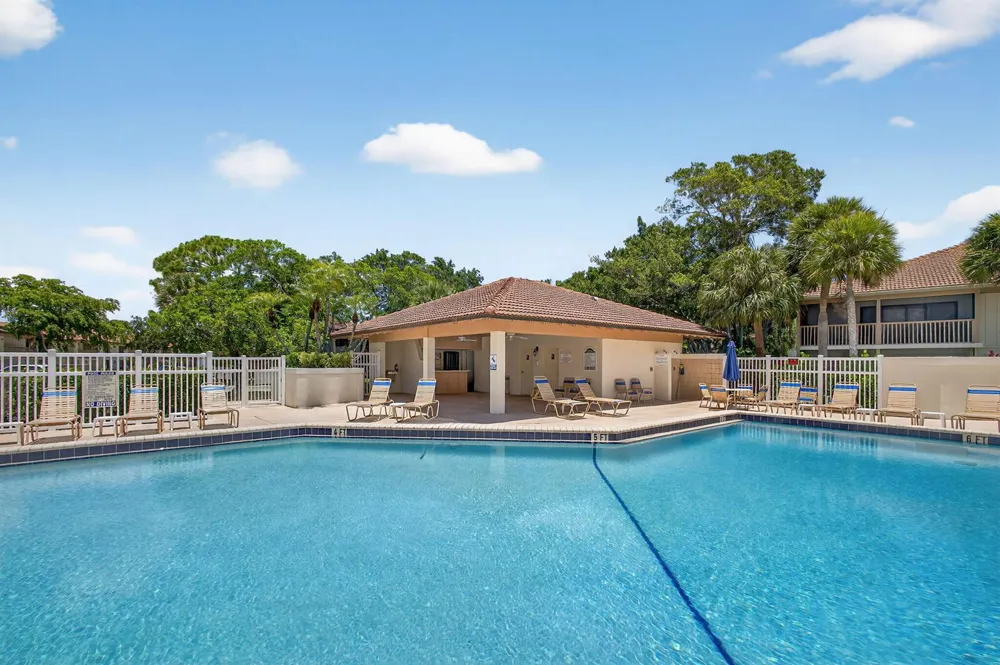 124 BRACKENWOOD ROAD #124 Palm Beach Gardens, FL 33418