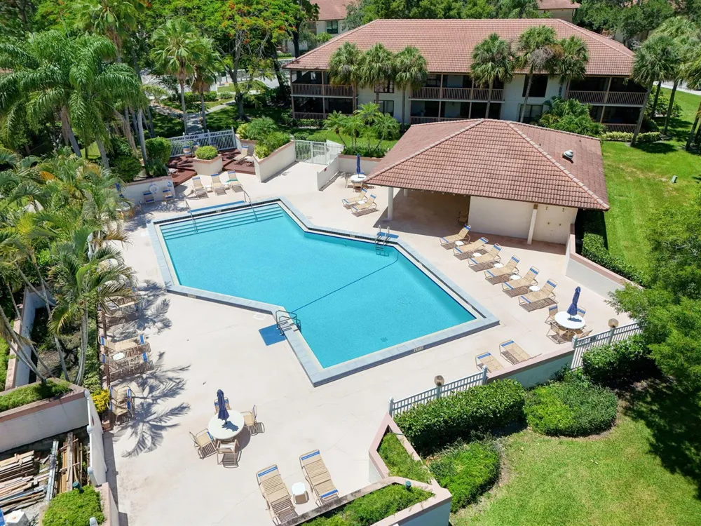 124 BRACKENWOOD ROAD #124 Palm Beach Gardens, FL 33418