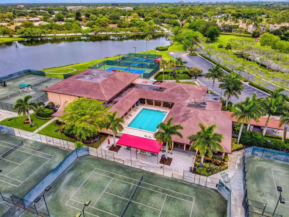 124 BRACKENWOOD ROAD #124 Palm Beach Gardens, FL 33418