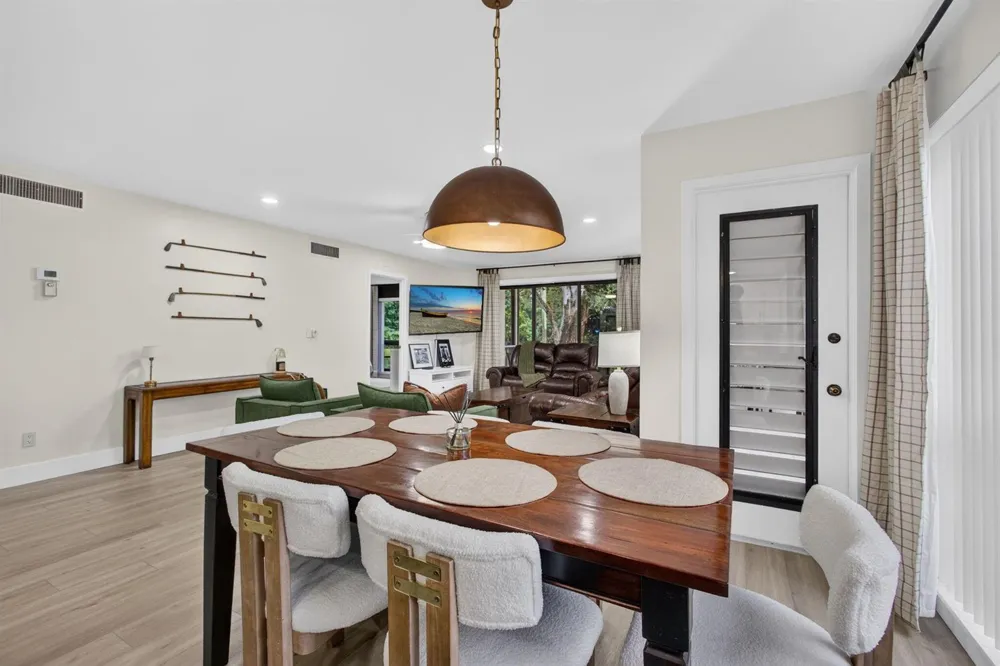 124 BRACKENWOOD ROAD #124 Palm Beach Gardens, FL 33418