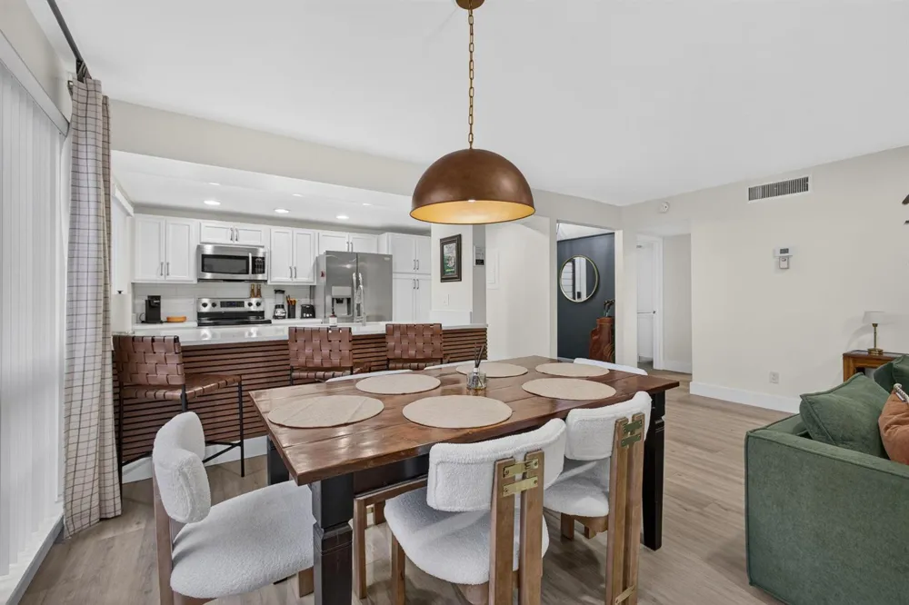 124 BRACKENWOOD ROAD #124 Palm Beach Gardens, FL 33418