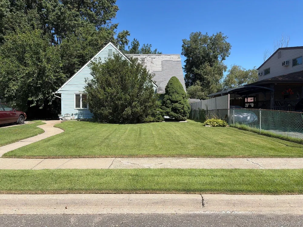 23 Saddler Lane Levittown, NY 11756