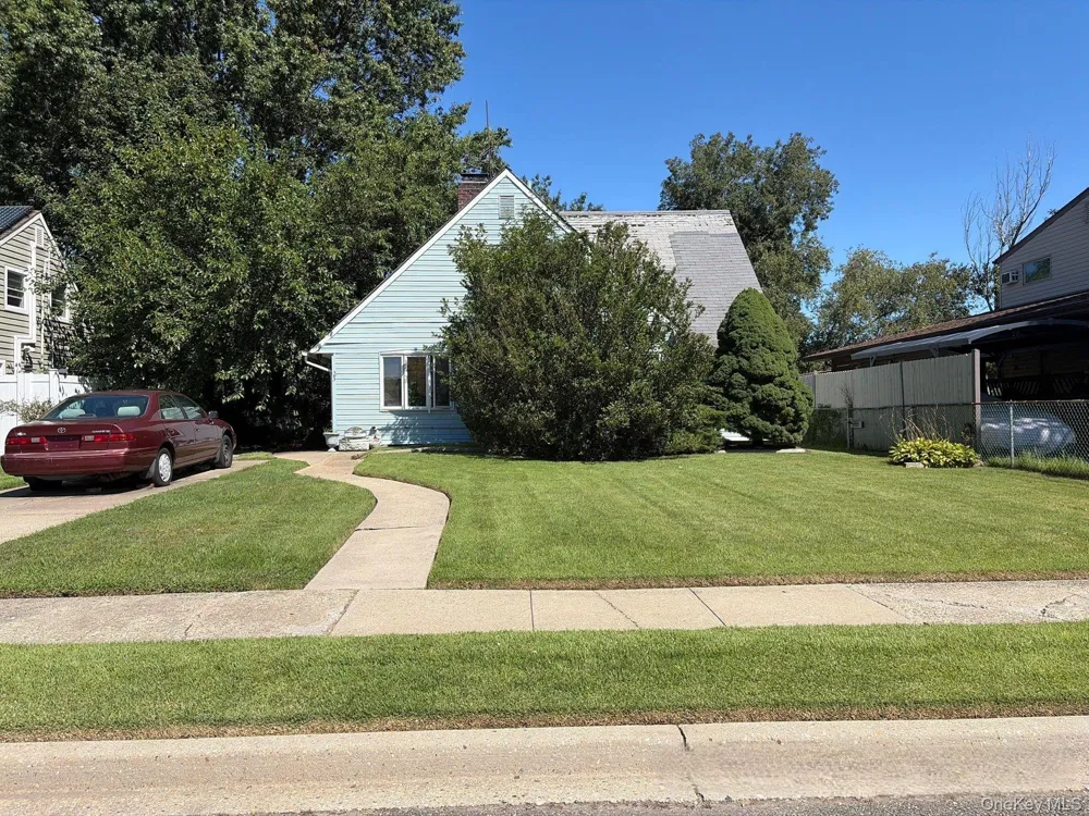 23 Saddler Lane Levittown, NY 11756