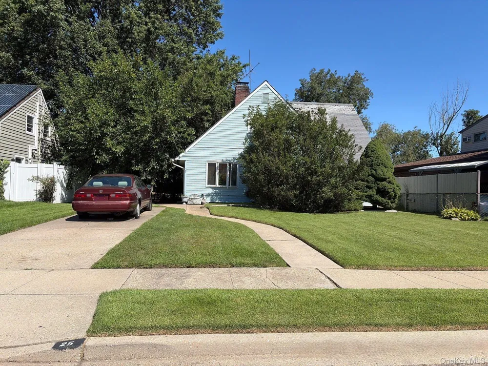 23 Saddler Lane Levittown, NY 11756