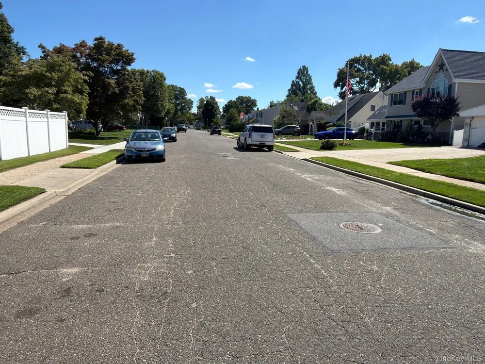 23 Saddler Lane Levittown, NY 11756