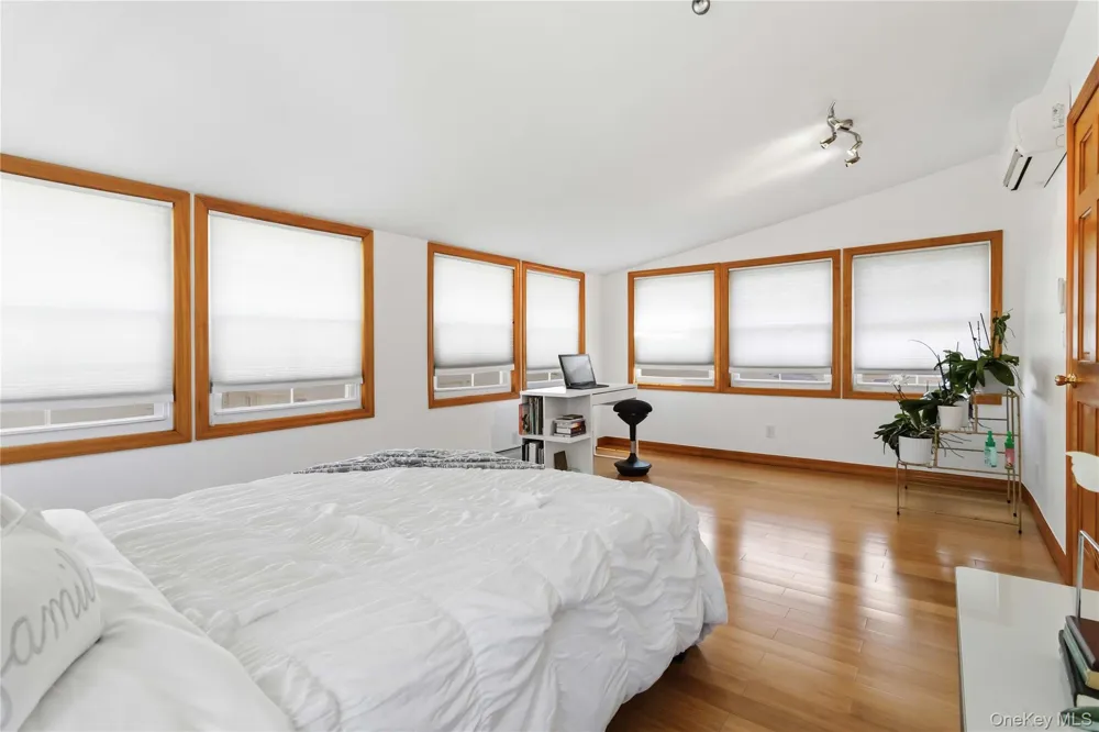 27-17 Ericsson Street East Elmhurst, NY 11369