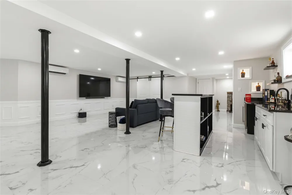 27-17 Ericsson Street East Elmhurst, NY 11369