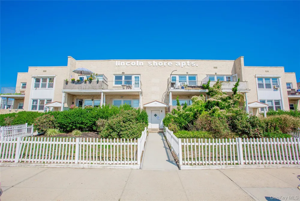 345 Shore Road #2E Long Beach, NY 11561