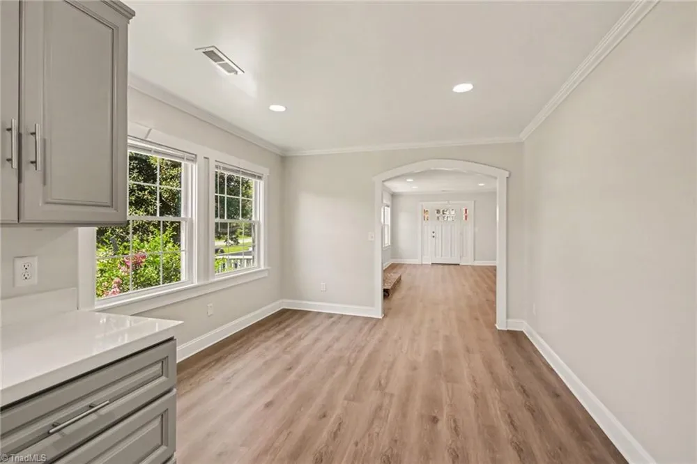 933 E King Street King, NC 27021