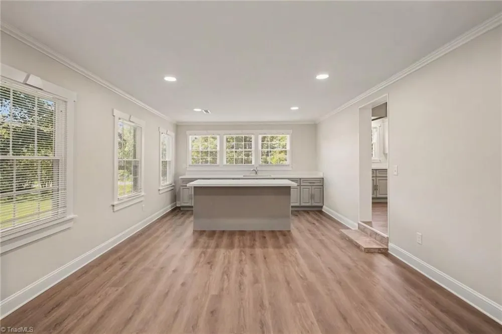 933 E King Street King, NC 27021