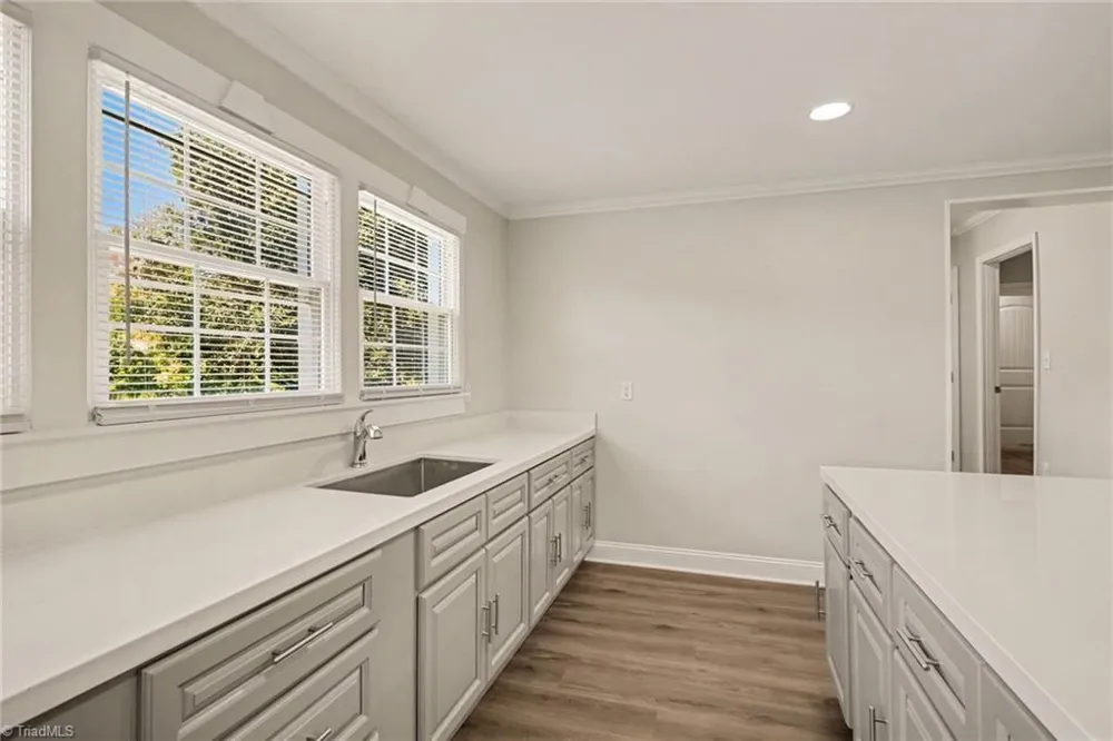 933 E King Street King, NC 27021