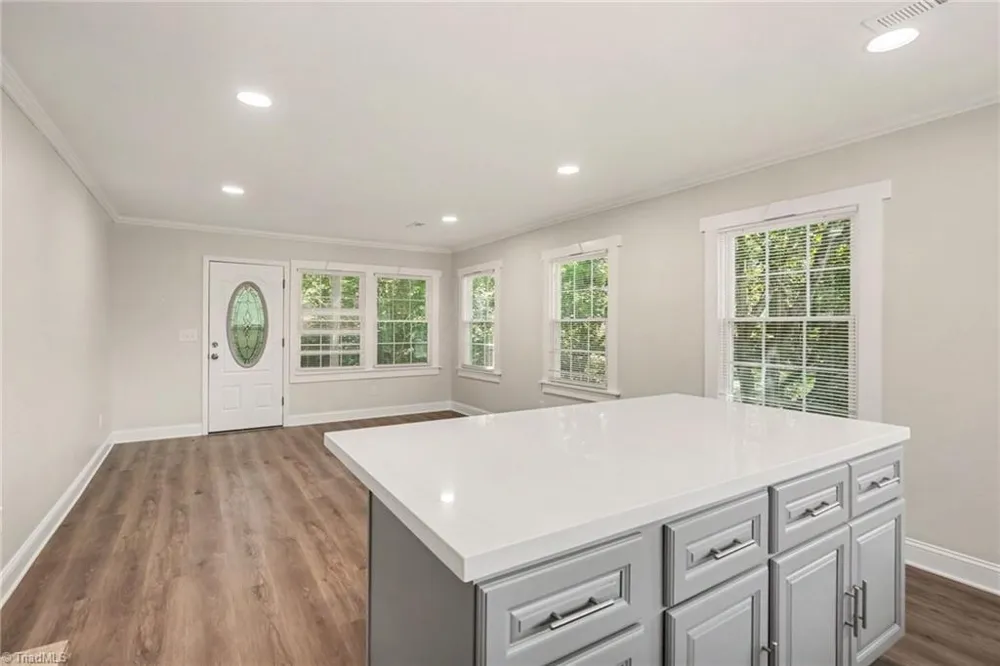933 E King Street King, NC 27021