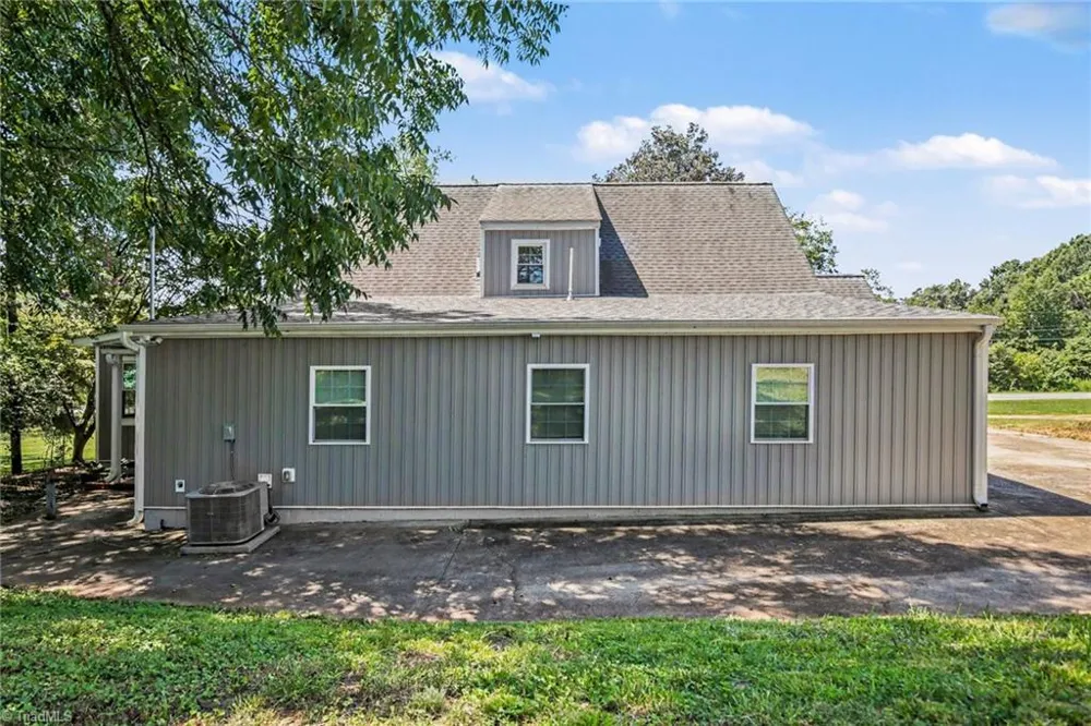 933 E King Street King, NC 27021